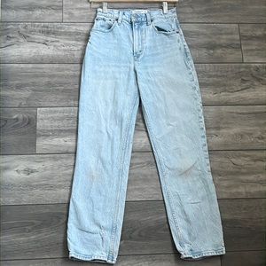 This brand is Abercrombie & Fitch. It is a size 26 2 standard .